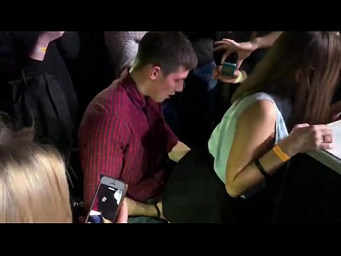 ❤️ Sessu reale in una discoteca russa. Una ragazza russa di 18 anni in l'anu è a vagina scopata in una discoteca ❤️ Porno à noi ❌️